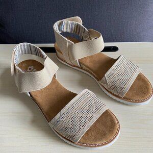 BOBS from Sketchers Wedge Sandals Tan Size 9W EXCELLENT Condition